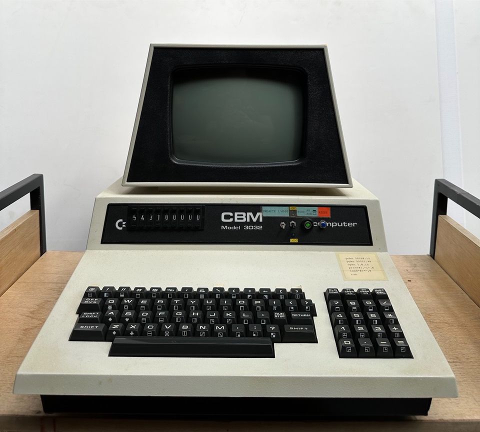 Commodore CBM 3032 PET Heimcomputer+Tractor printer+Floppy Disk in Frankfurt am Main