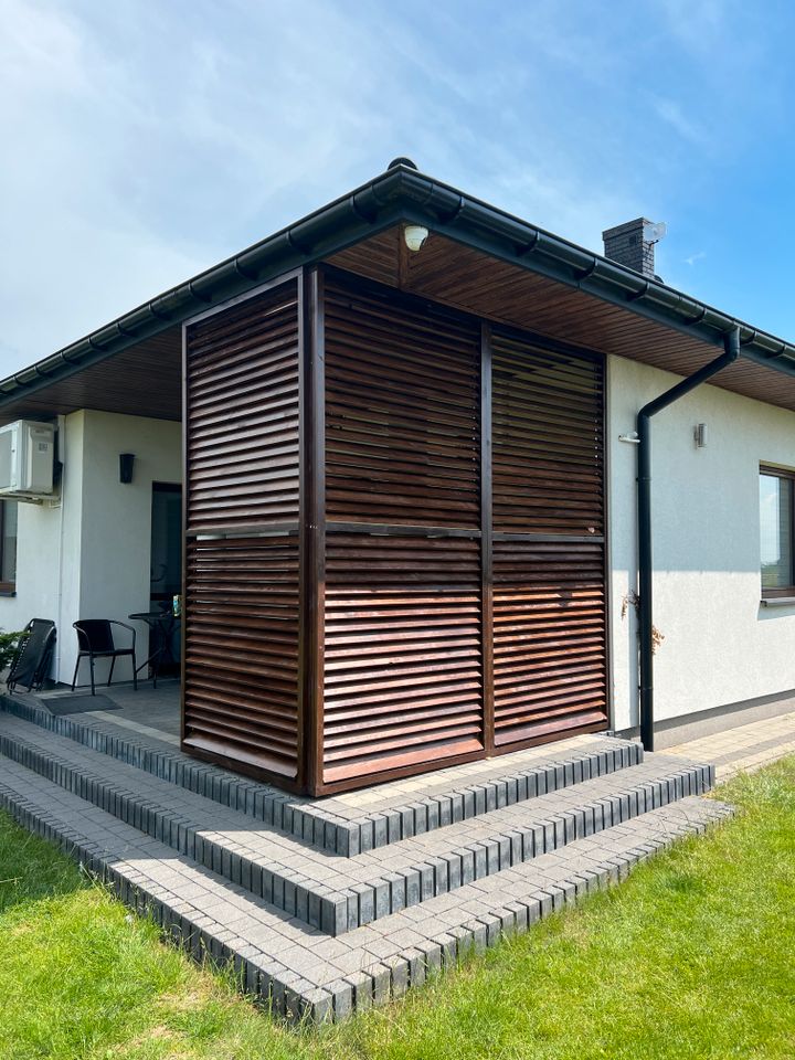 Rollläden für die Terrasse aus Holz in Stade