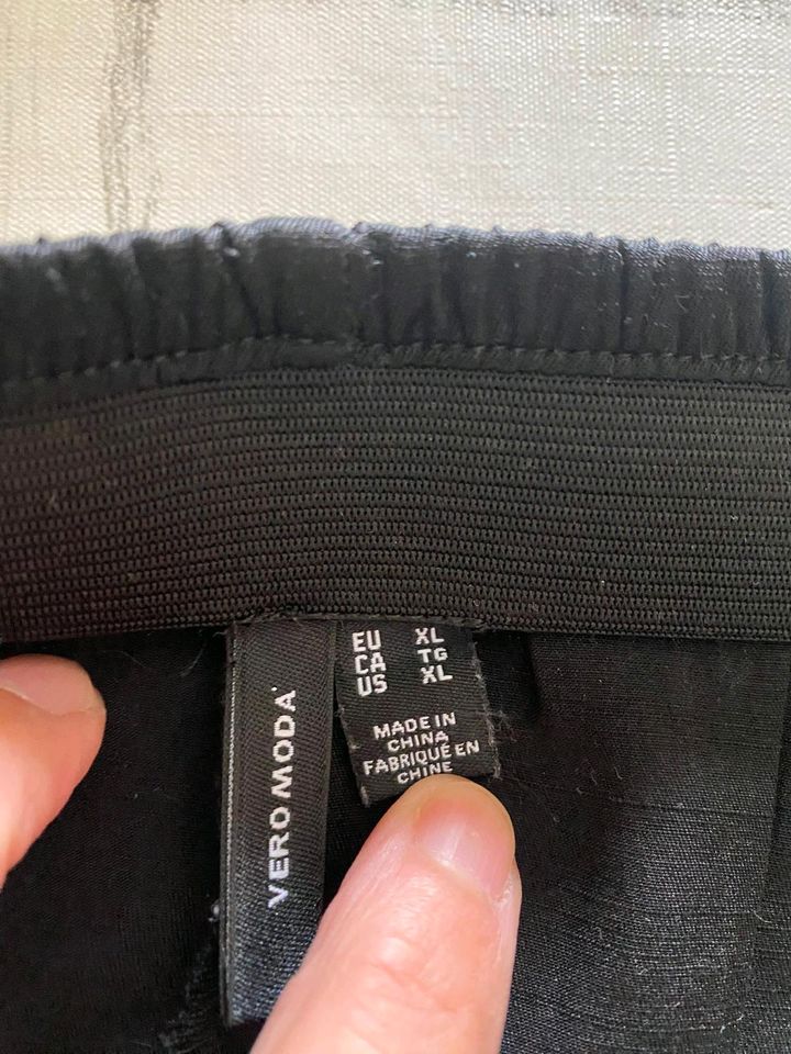 Vero Moda langer Rock Maxirock Gr: L- Xl schwarz neuw in Camburg