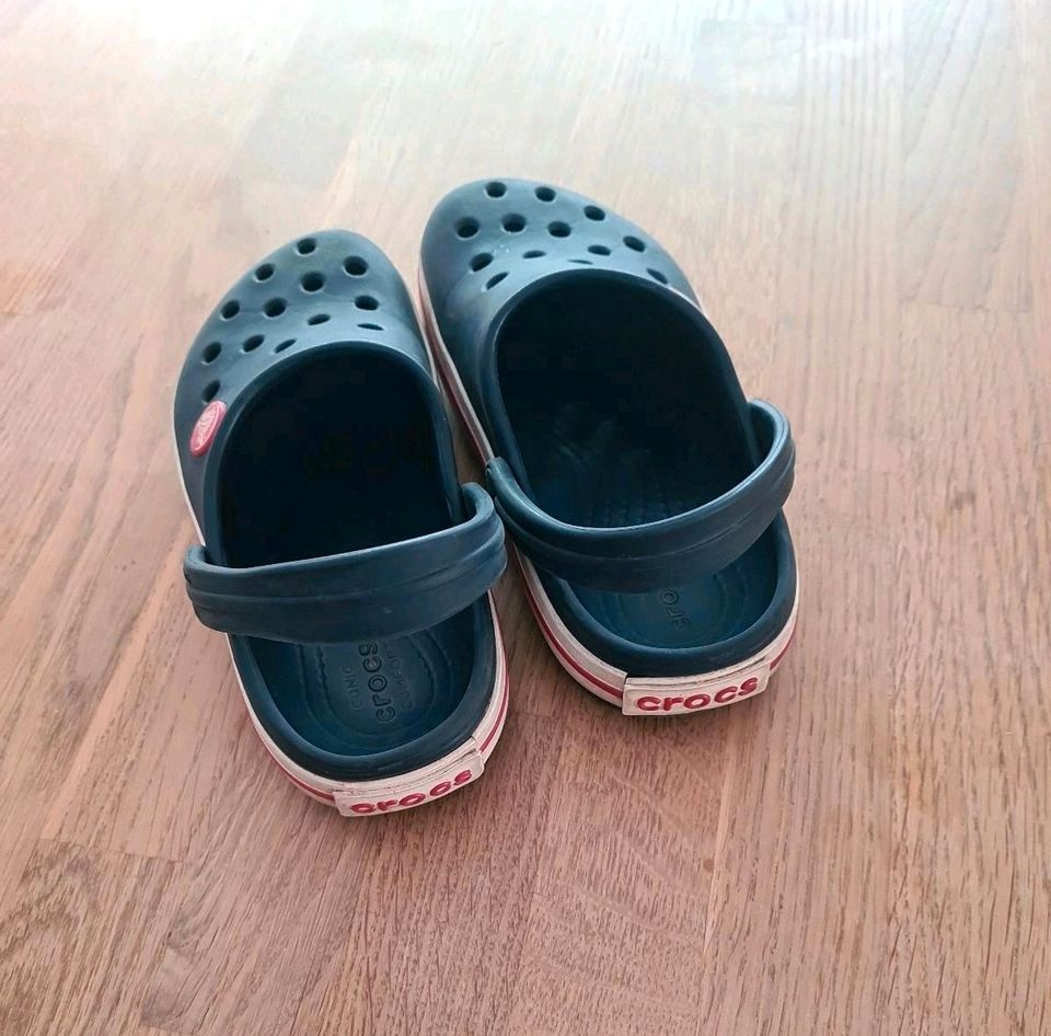 Crocs Kinder blau Gr. 11 in Frankfurt am Main