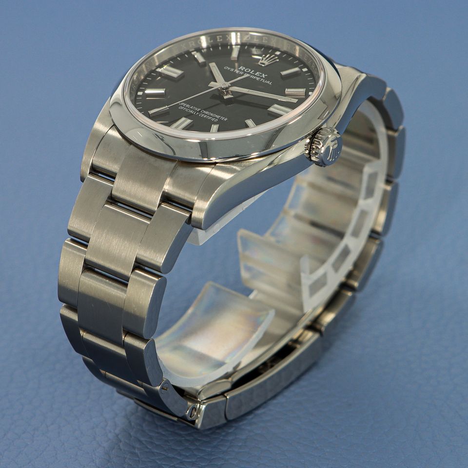 Rolex Oyster Perpetual Ref. 126000 / 2023 / 36mm / Box + Papiere in München