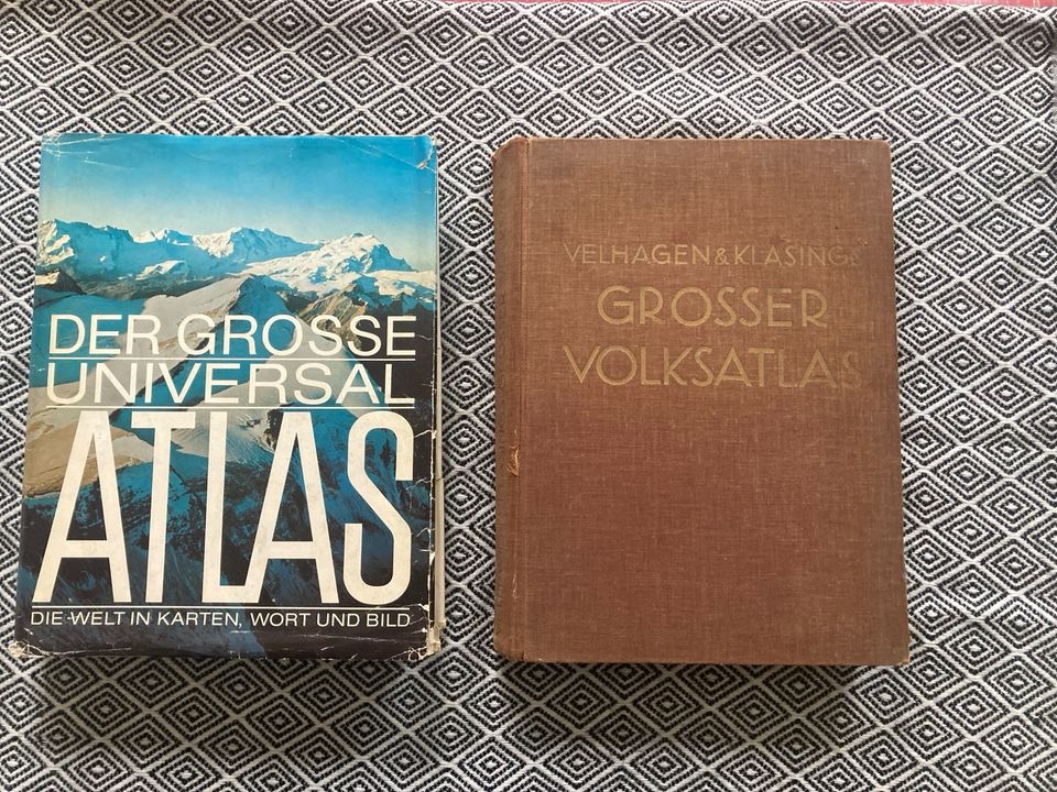 Atlas , Volksatlas, Universal Atlas, 2x, Velhagen Klasing in Burgdorf