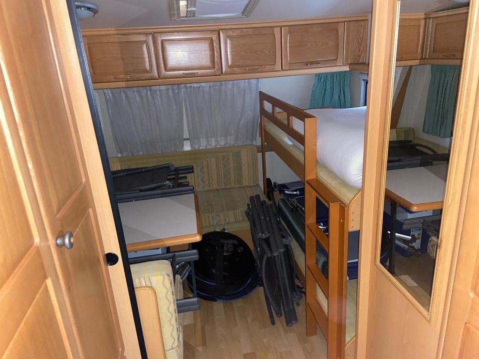 Hobby Wohnwagen Prestige UL 560 mit Etagenbett in Werl