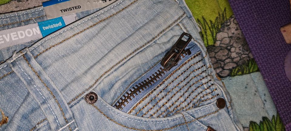 Bench Twisted Jeans W26 L32 NEU mit Etikett in Wesel