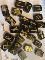 25 Runensteine in schwarz mit Blattgold ❤️ Bayern - Augsburg Vorschau