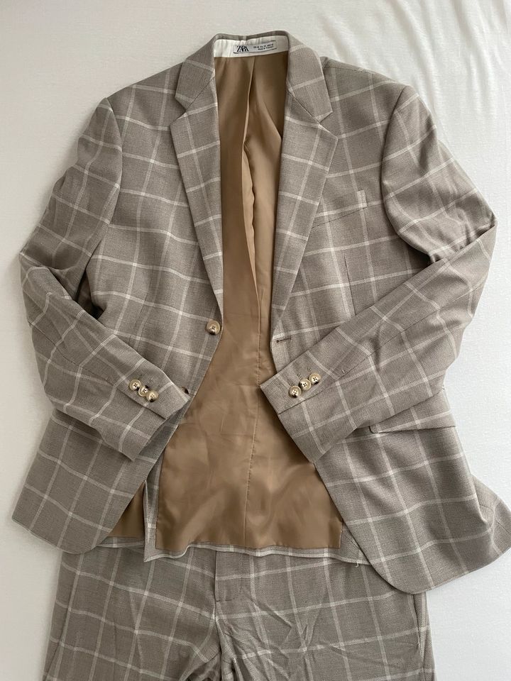 Zara Anzug mit Hose komplett in beige Gr. 46 & 40 in Völklingen