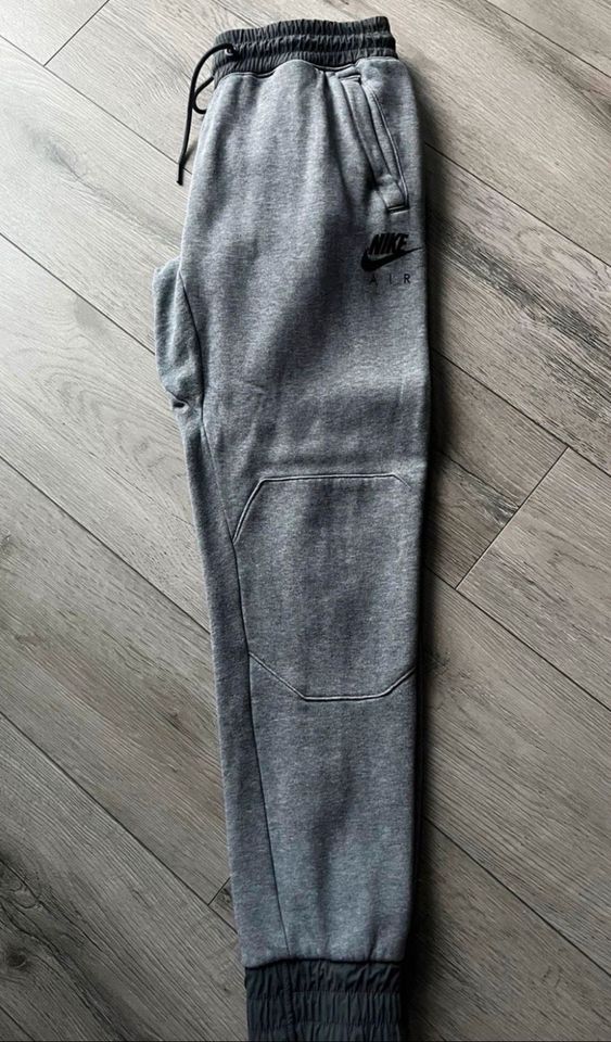 Nike Sweatpants Hose Jogger G. M in Dallgow