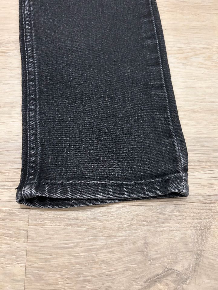 Top! H&M Jeans Skinny Fit Gr. 158 schwarz in Delmenhorst