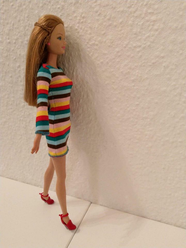 Barbie Anziesachen Klamotten Kleider. Pro Kleidung 15 € in Berlin