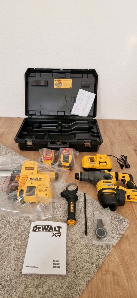 Dewalt Bohrschlaghammer Akku 54v 9.0AH in Elmshorn