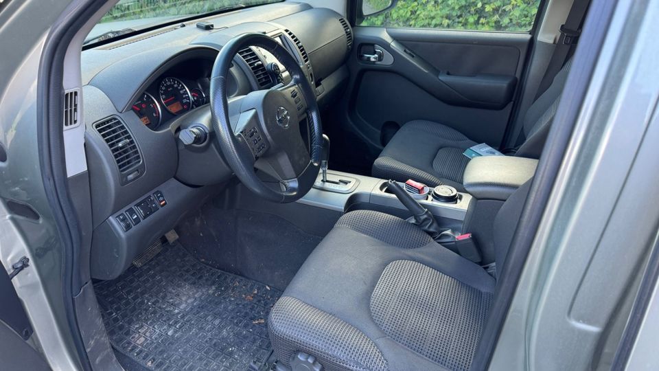 Nissan Pathfinder 2.5 dCi se DPF 4x4 Automatik Klima in Kerpen