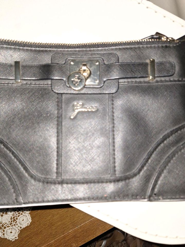 Guess Tasche Clutch Neu in Mönchengladbach