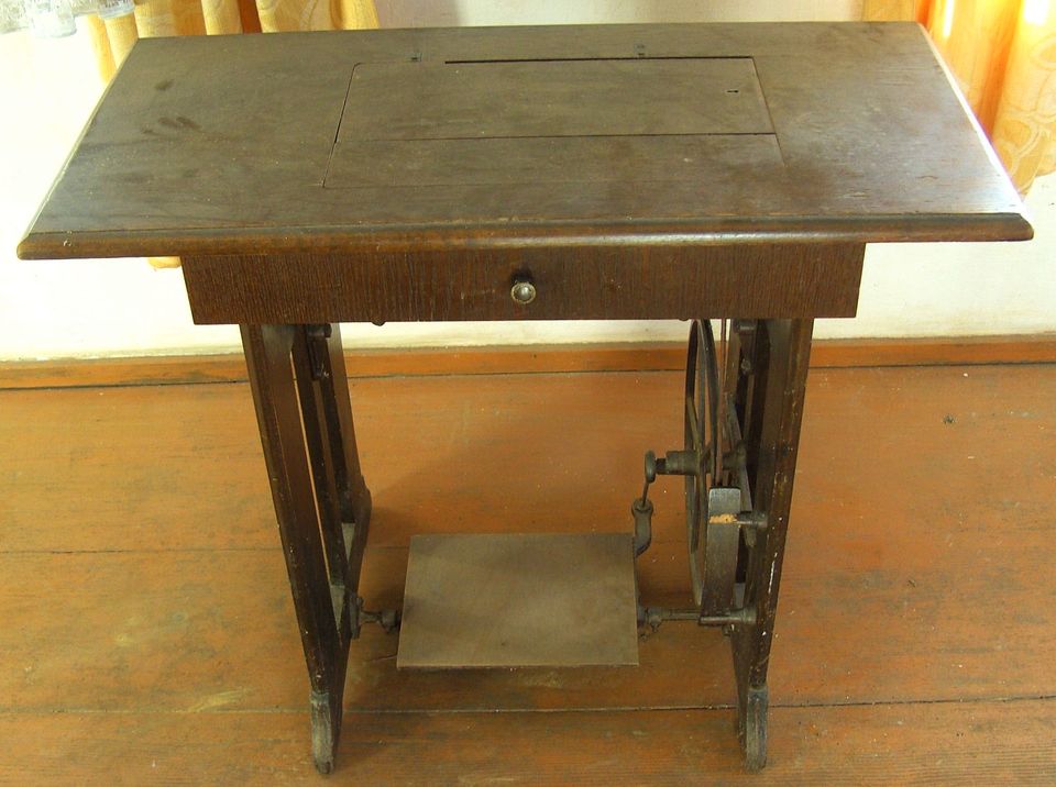 Alte Nähmaschine "HAID & NEU" mit Holz Tisch in Bidingen