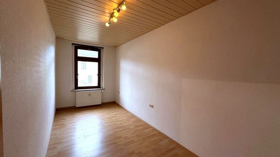 2-Zimmer-Wohnung mit Tageslichtbad und EBK in Werdau. in Werdau