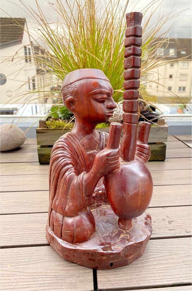 Original afrikanische Figur mit Instrument - handarbeit in Leverkusen