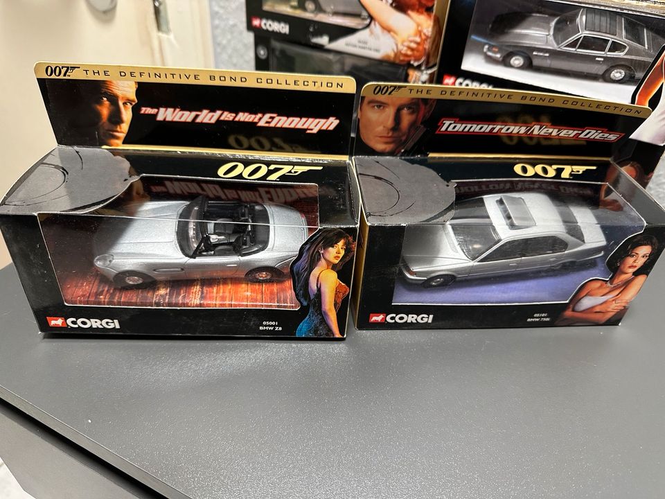 James Bond 007 Modellautos und DVD in Aachen