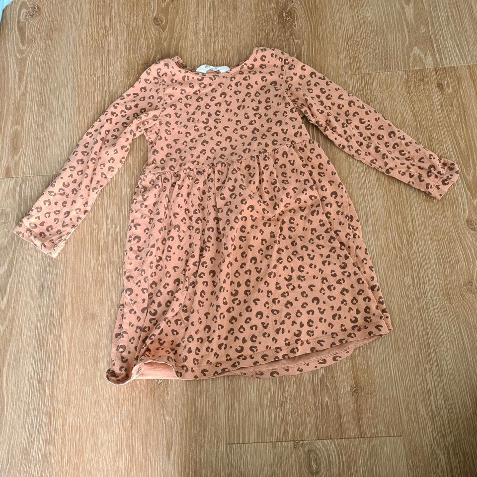 Kleid - Sommerkleid- Pulloverkleid H&M 110/116 in Gehrden