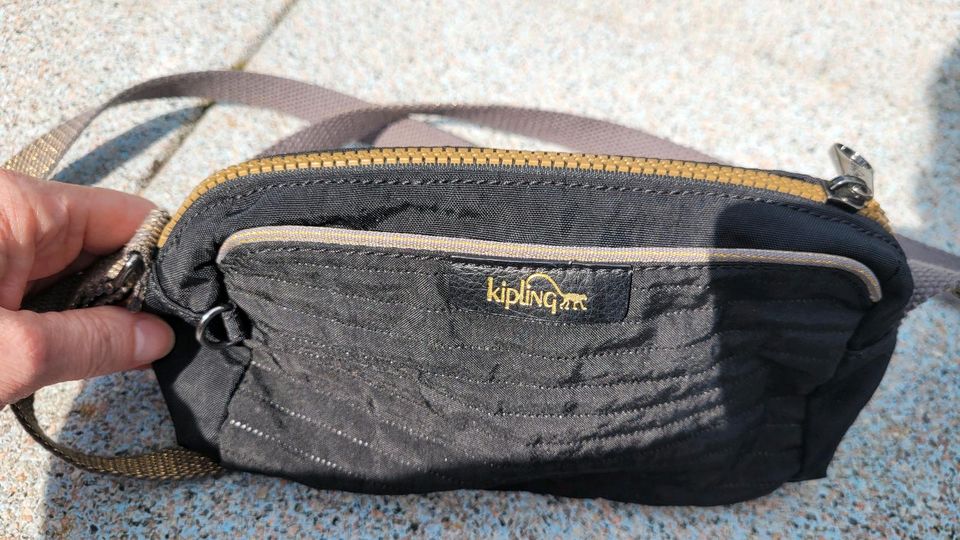 KIPLING Handtasche Crossbody schwarz/gold Sehr gepflegt in Hennef (Sieg)
