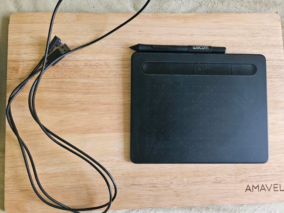 WACOM Intuos S mit Bluetooth Grafiktablett in Berlin