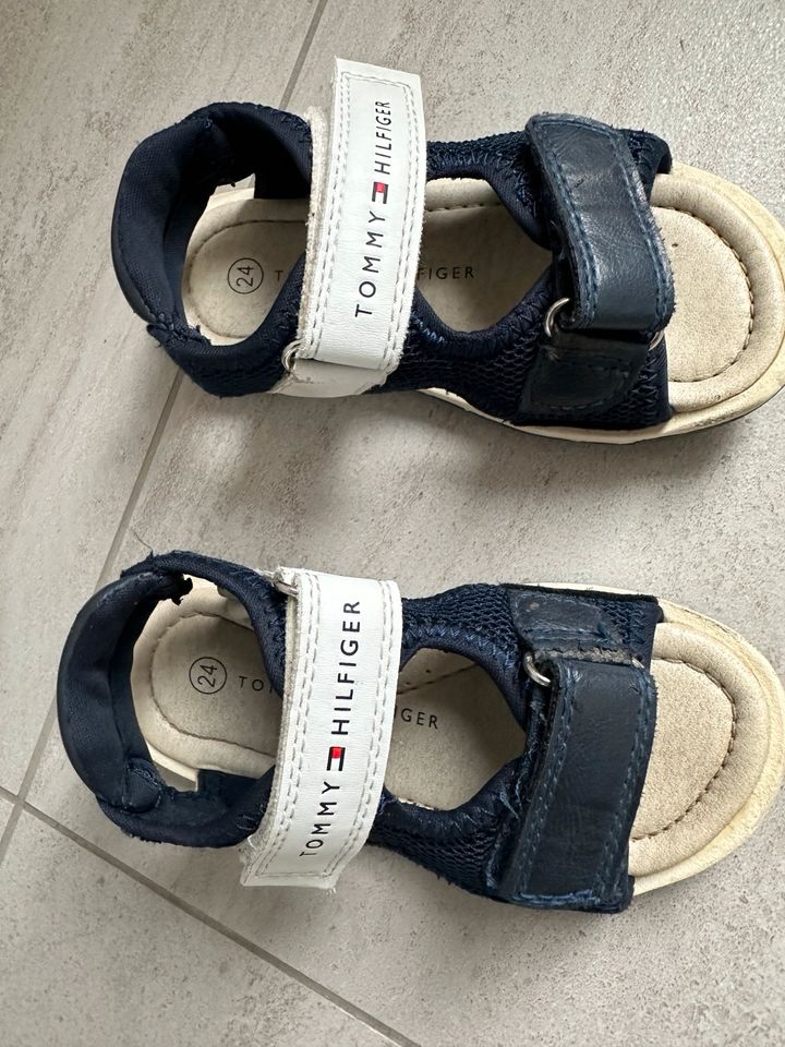 Tommy Hilfiger Sandalen Gr 24 in Dingolfing