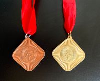 2 DDR Medaillen 1985/1988 Abzeichen Sport Nordrhein-Westfalen - Hennef (Sieg) Vorschau