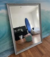Großer Spiegel mit stylischem Holzrahmen Nordrhein-Westfalen - Marl Vorschau