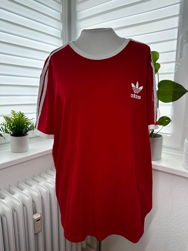 Rotes T-Shirt in Hamburg