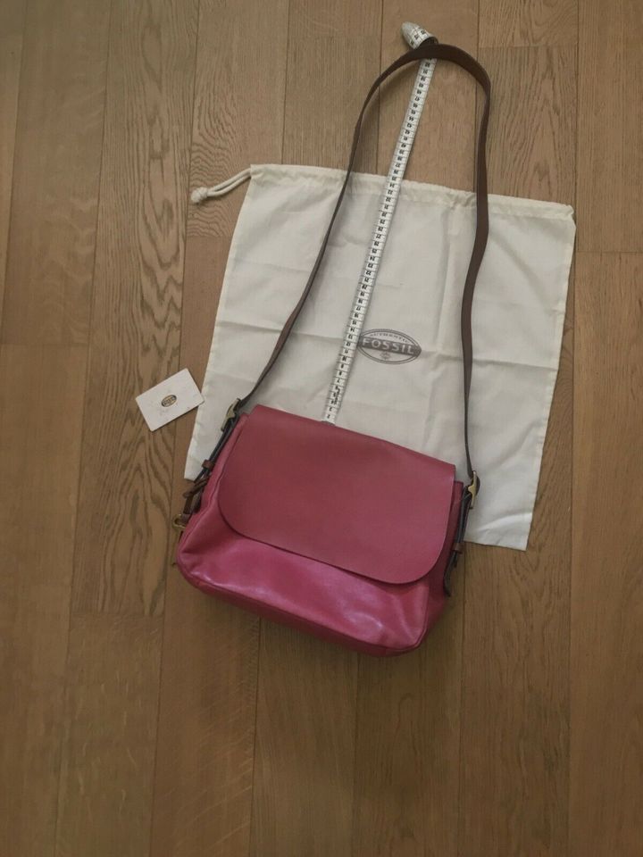 Pinke Fossil Crossbody Tasche NP 179 Euro in Langenfeld