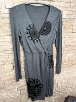 Desigual Kleid Gr. L 40 grau/schwarz sehr gepflegt Nordrhein-Westfalen - Siegen Vorschau