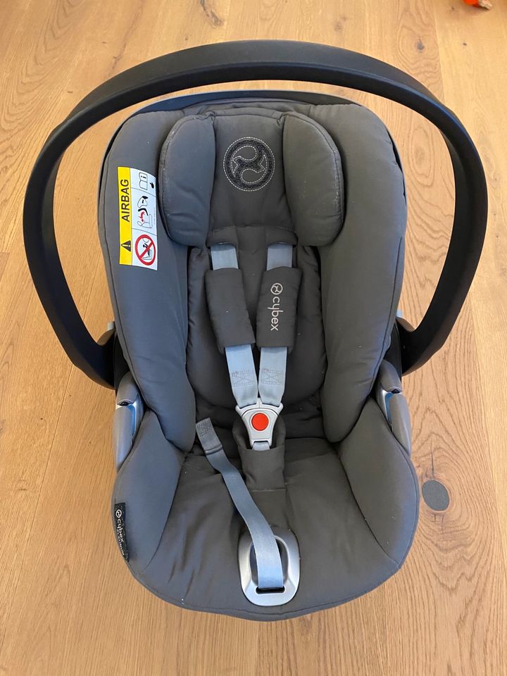 Cybex Cloud Z i-Size Babyschale mit Isofix Base und Zubehör in Baldham