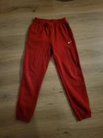 Nike Jogginghose Trainingshose Fitness Größe S in rot Niedersachsen - Goslar Vorschau