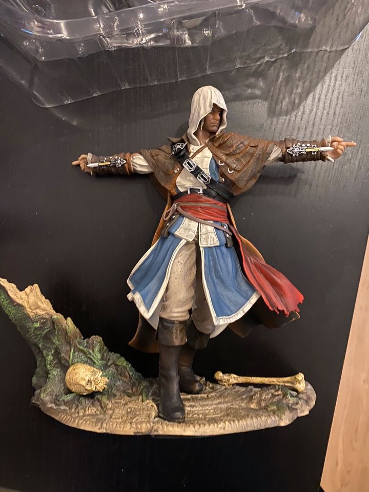 Assassins Creed Black Flag Edward Kennway Figur in Wesseling