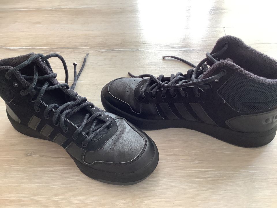 Verk.ADIDAS Schuhe innen weich, schwarz, knöchelhoch, UK10/44 2/3 in Cottbus
