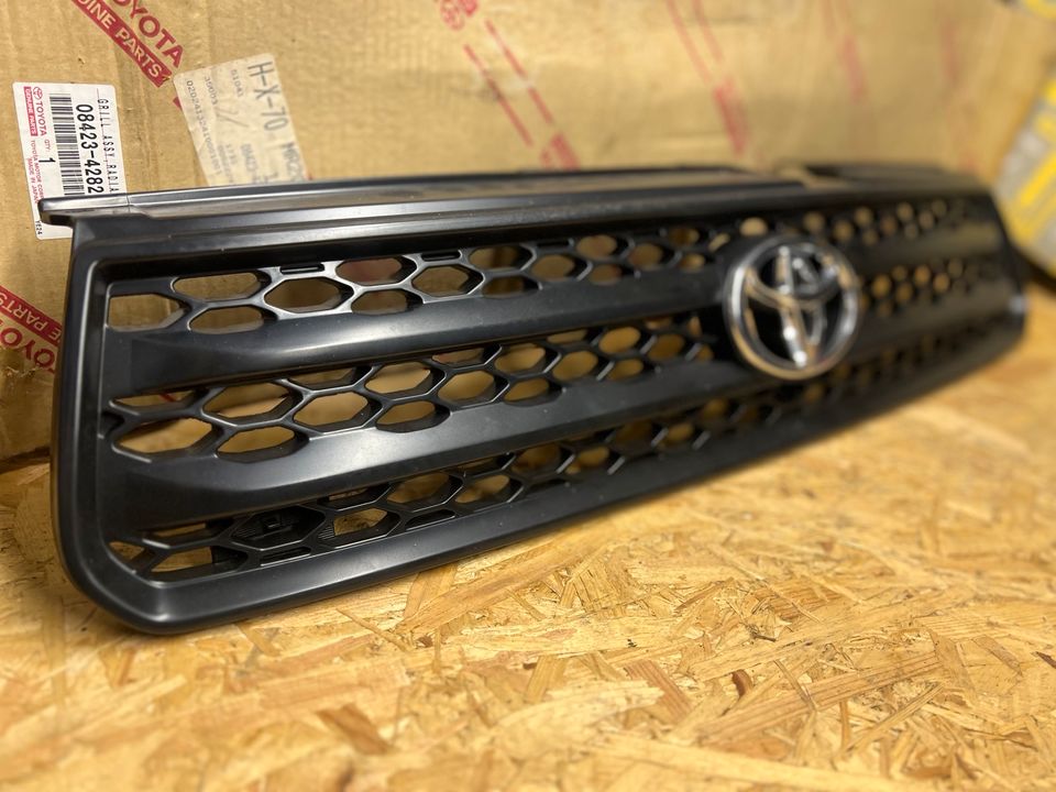 Toyota Rav4 A2 Grill vorne Kühlergrill Frontgrill 08423-42820 in Birkenwerder