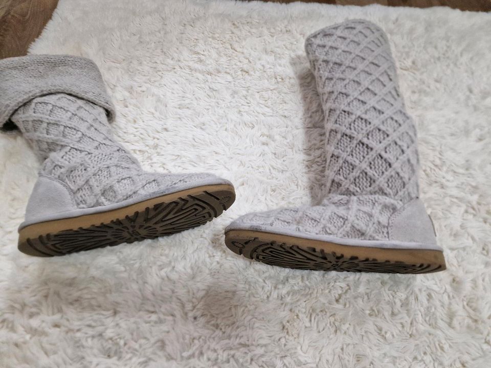 UGG Australia Lattice Cardy Tall Strick Boots Lammfell 36 Sand in Berlin