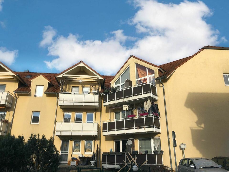 Attraktive Gelegenheit: vermietete Wohnung mit zwei Balkonen und Stellplatz in ruhiger Lage in Leipzig