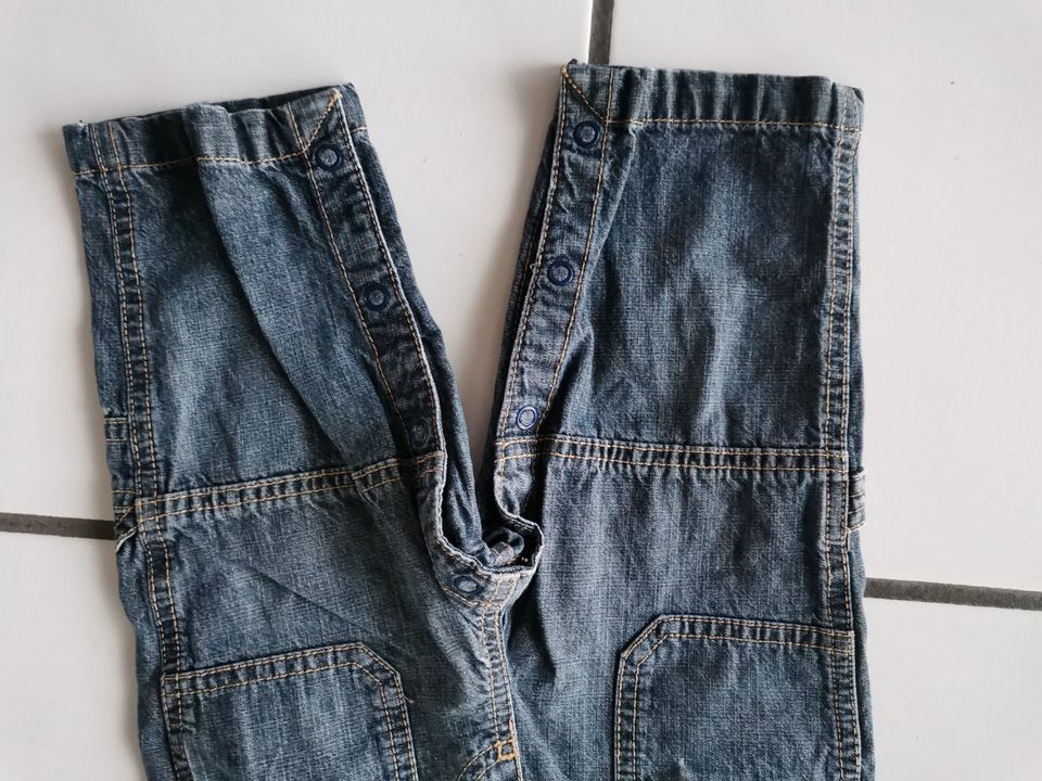 Latzhose Jeans H&M 68 blau in Wiesbaden