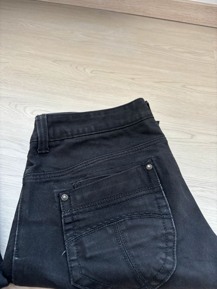 Damen Jeans, MOD, Only, gr. 40 in Finnentrop