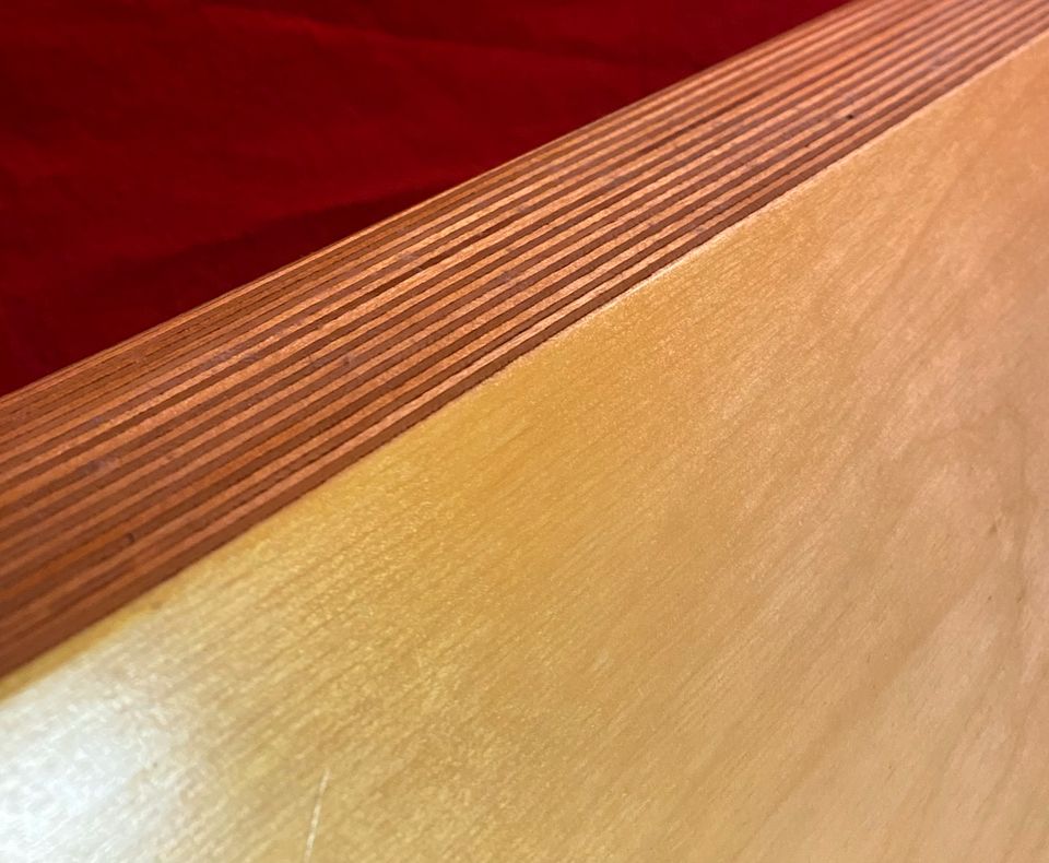 Schreibtisch aus Holz mit 3 Alufüßen in Hösbach