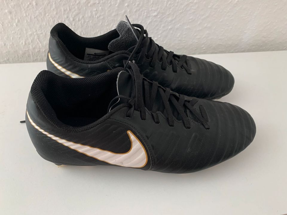 Fußball schuhe in Mehring