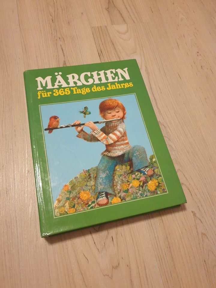 Buch "Märchen für 365 Tage des Jahres" in Hamburg