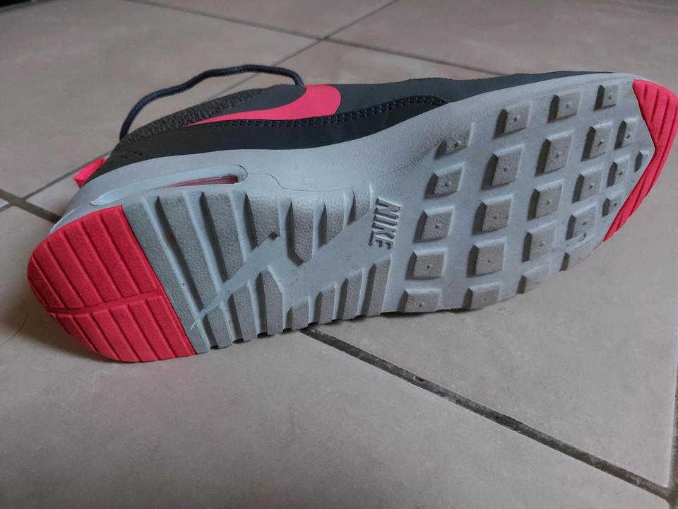 Nike Air Max Thea Grau Koralle Gr. 37 5 neuwertig