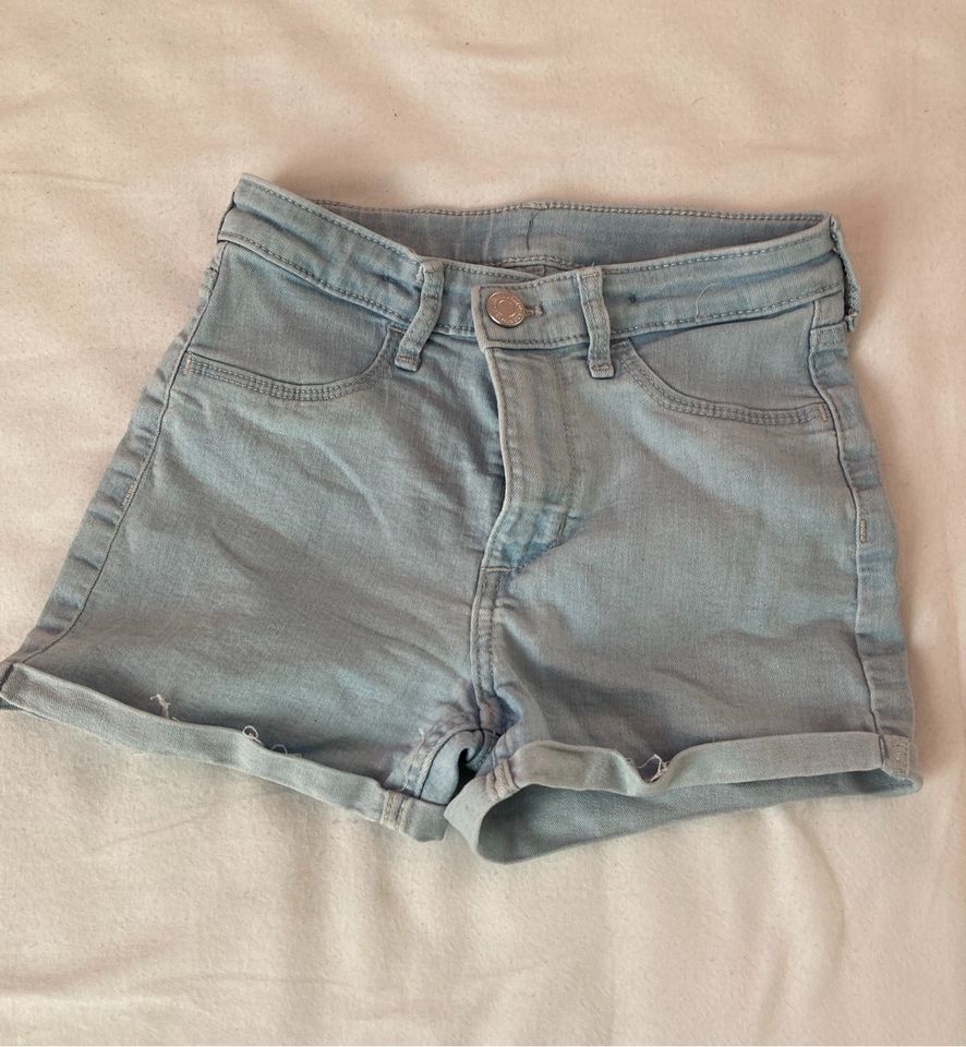 Mädchenshorts Gr.128 H&M / Druckknopf /Stretch in Westerstede