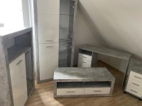 Wohnwand in Betonoptik weis Schreibtisch und Rollschrank Nordrhein-Westfalen - Mönchengladbach Vorschau