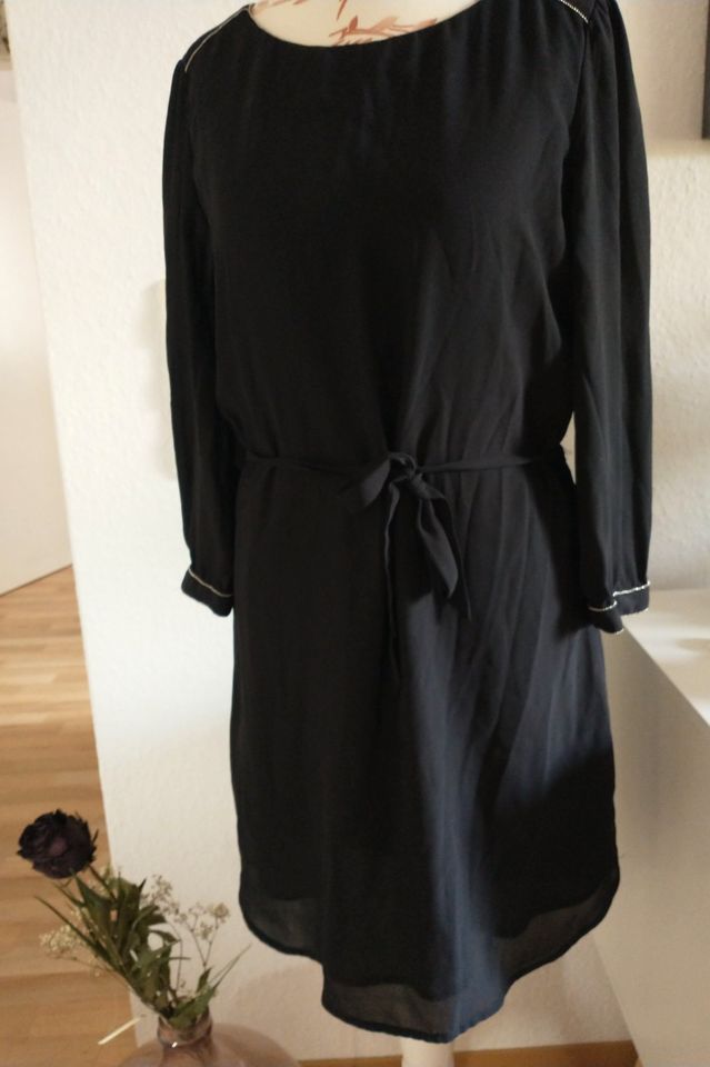 Kleid schwarz Midi leichter Stoff Perlen Gr. XS edel Silvester in Naumburg (Saale)