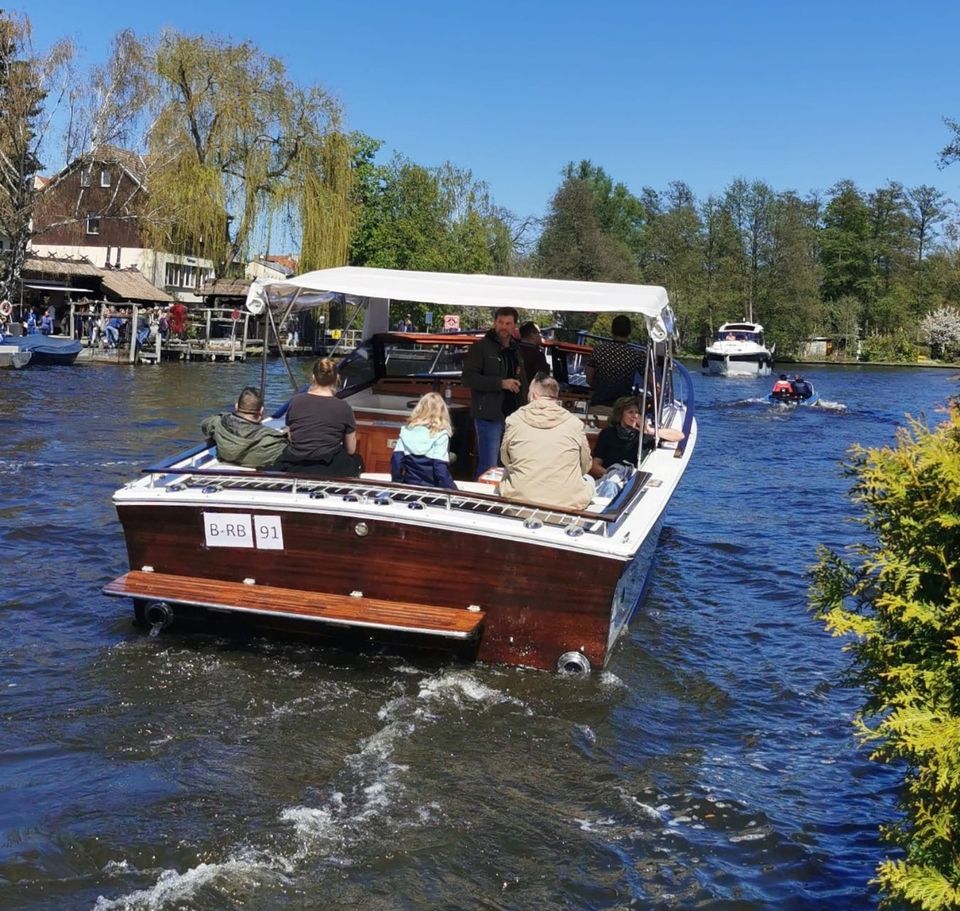 Partyboot Eventschiff Motorboot mieten in Berlin Sir-Windsor in Berlin