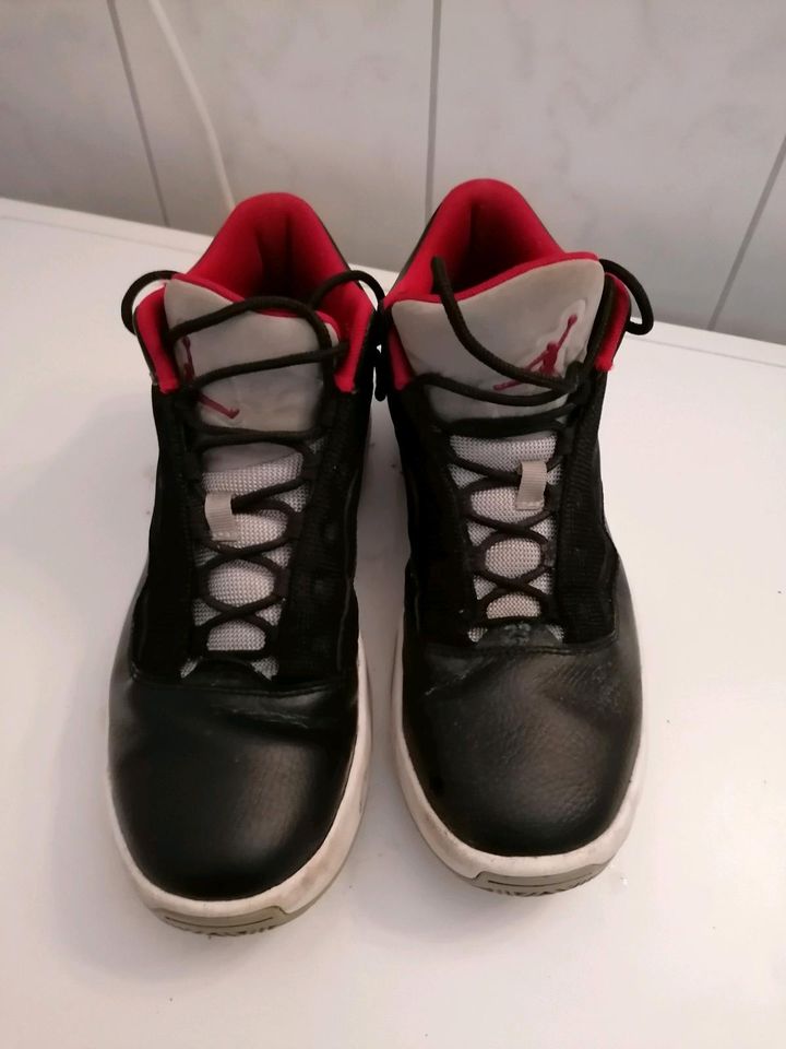 Jordan Nike Air Aura 2 Basketball Schuhe Sneakers in Dohna