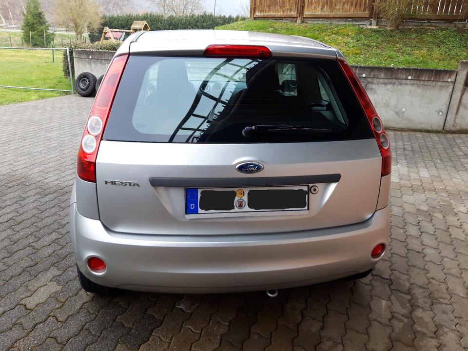 Ford Fiesta 80 PS, wenig KM in Burgen