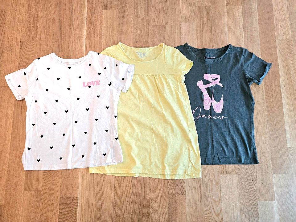 Gr.146 Mädchen  Sommer Kleidung T-Shirts in Düsseldorf