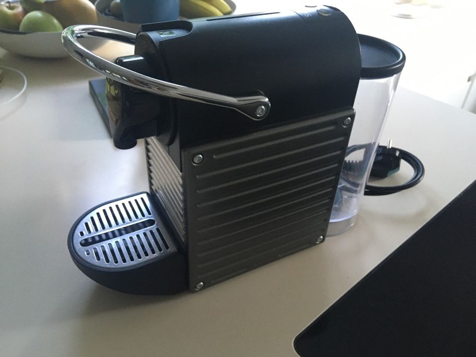 Krups Nespresso Pixie XN 3005 Kaffeemaschine mit Mehrweg Kapsel k in  Wandsbek - Hamburg Marienthal | Kaffeemaschine & Espressomaschine gebraucht  kaufen | eBay Kleinanzeigen ist jetzt Kleinanzeigen